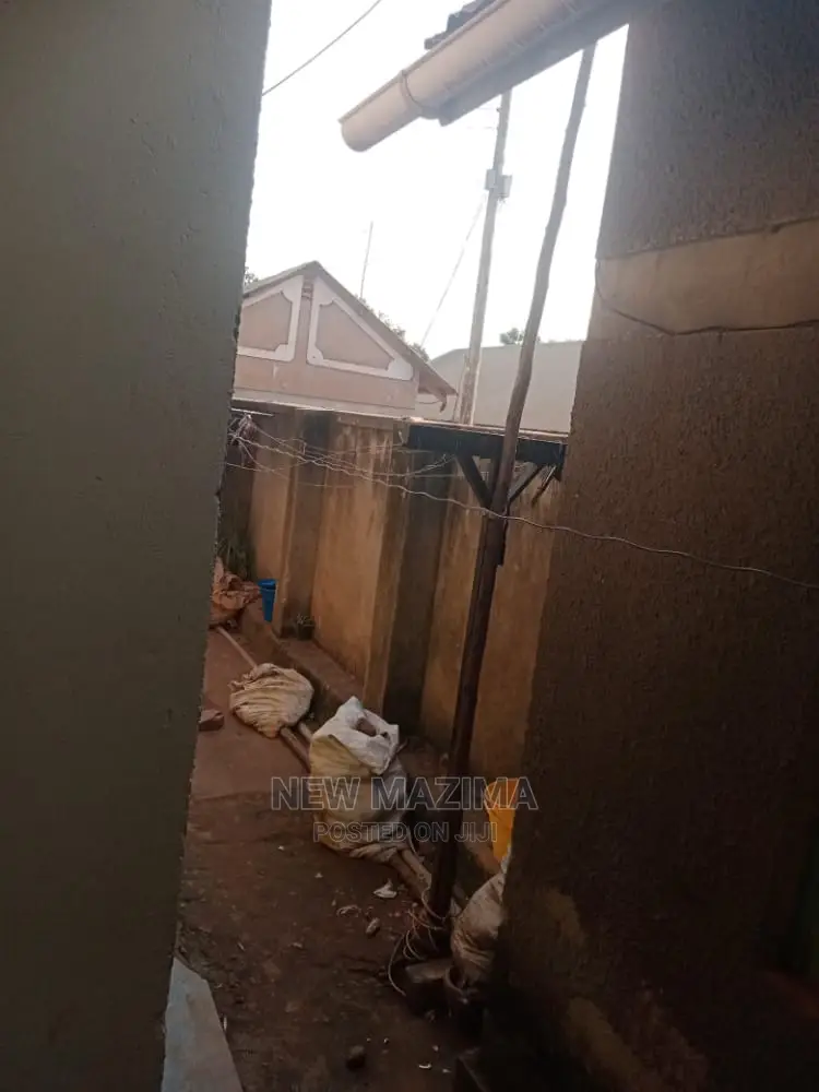5bdrm House in Namulanda Ntebe Rd, Central Division for Sale