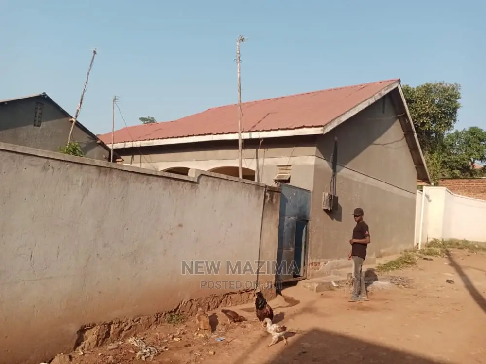 5bdrm House in Namulanda Ntebe Rd, Central Division for Sale