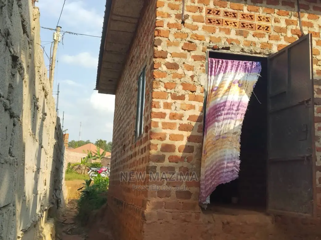 2bdrm House in Kawempe Kawanda, Central Division for Sale