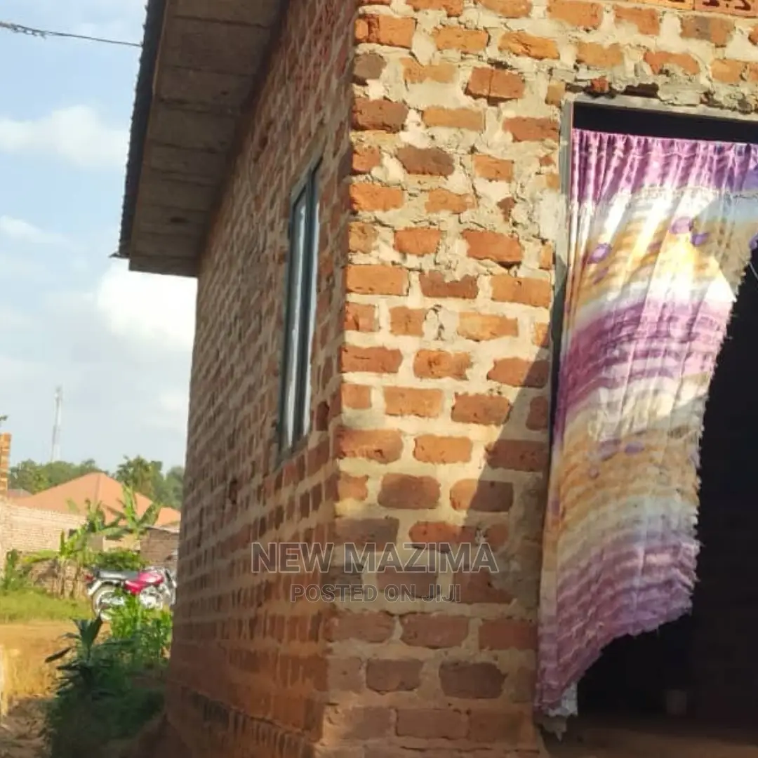 2bdrm House in Kawempe Kawanda, Central Division for Sale