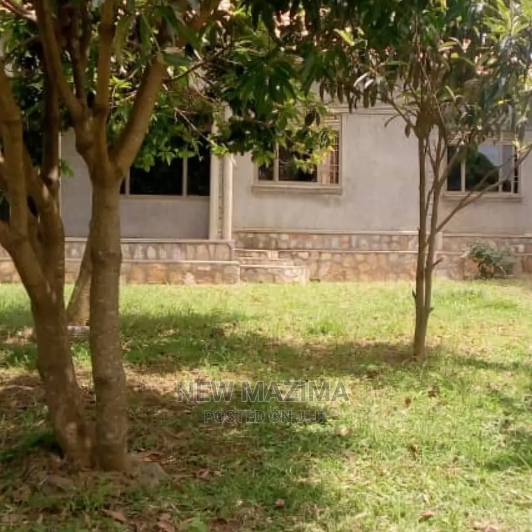 4bdrm House in Nkumba Kasenyi Ntebe, Central Division for Sale