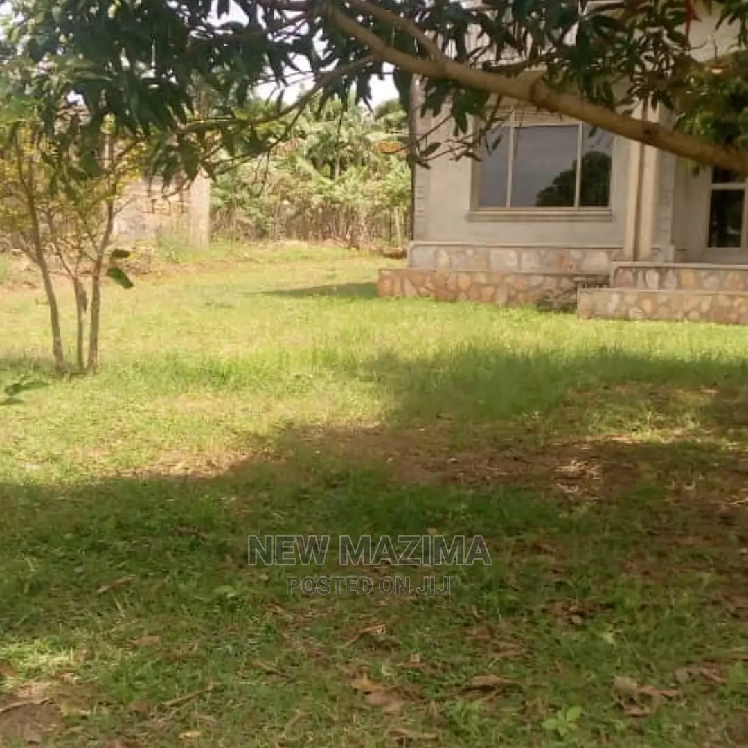 4bdrm House in Nkumba Kasenyi Ntebe, Central Division for Sale
