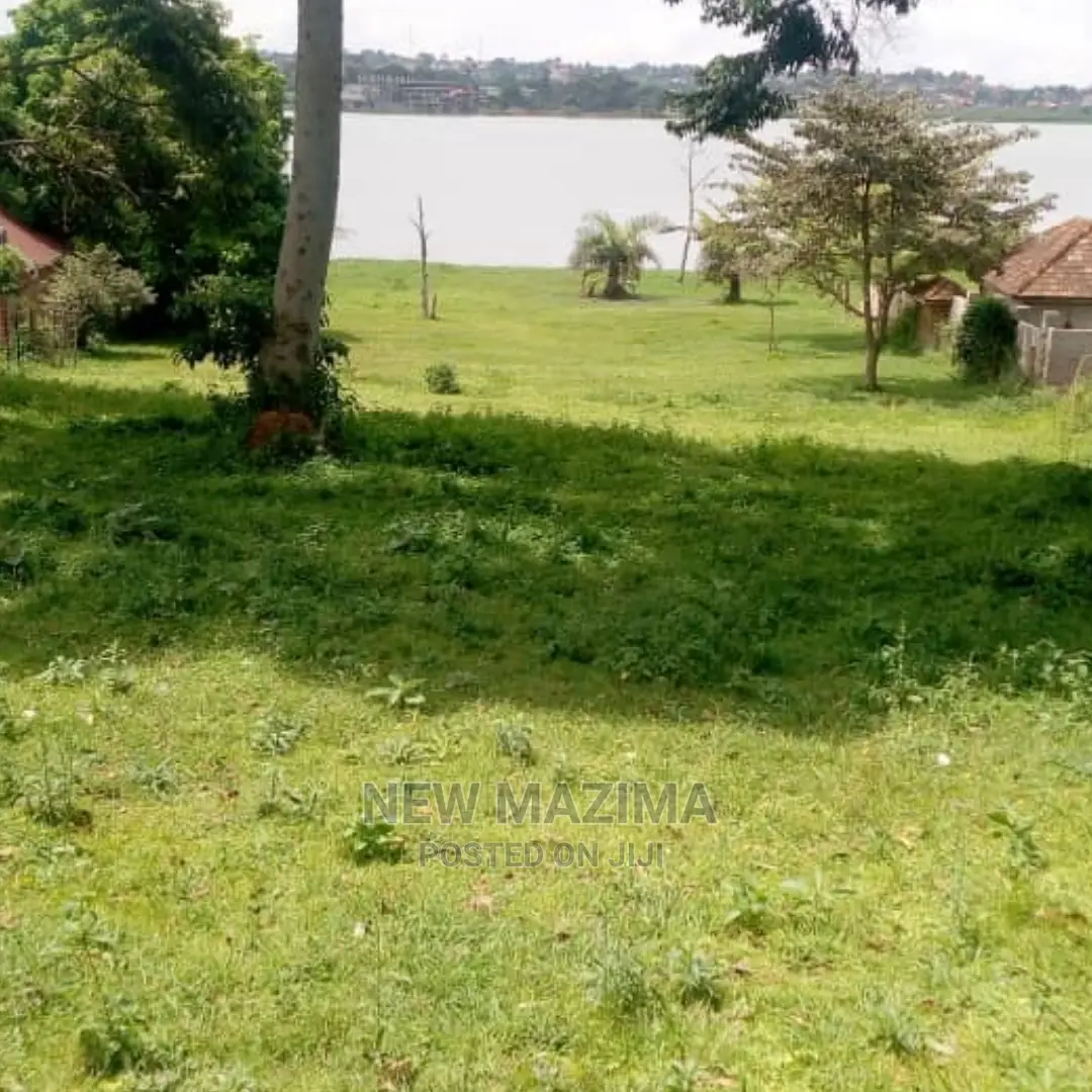 4bdrm House in Nkumba Kasenyi Ntebe, Central Division for Sale