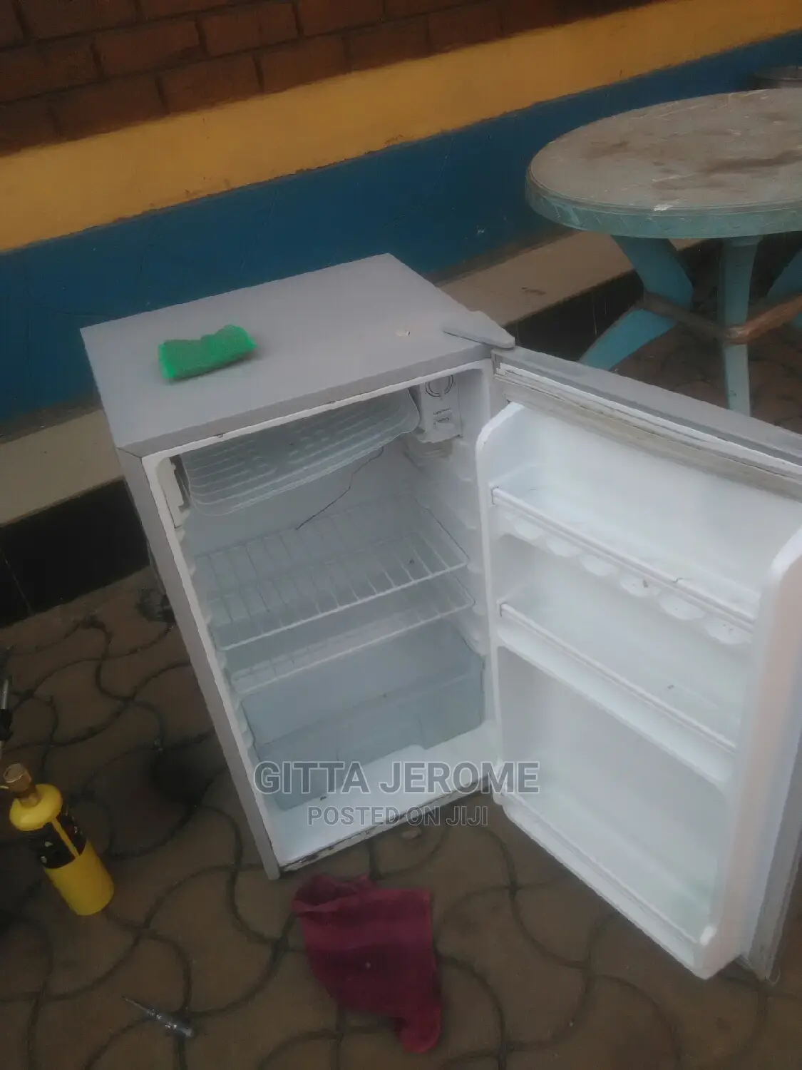 Professional Fridge Repair and Refrigerant Gas Filling