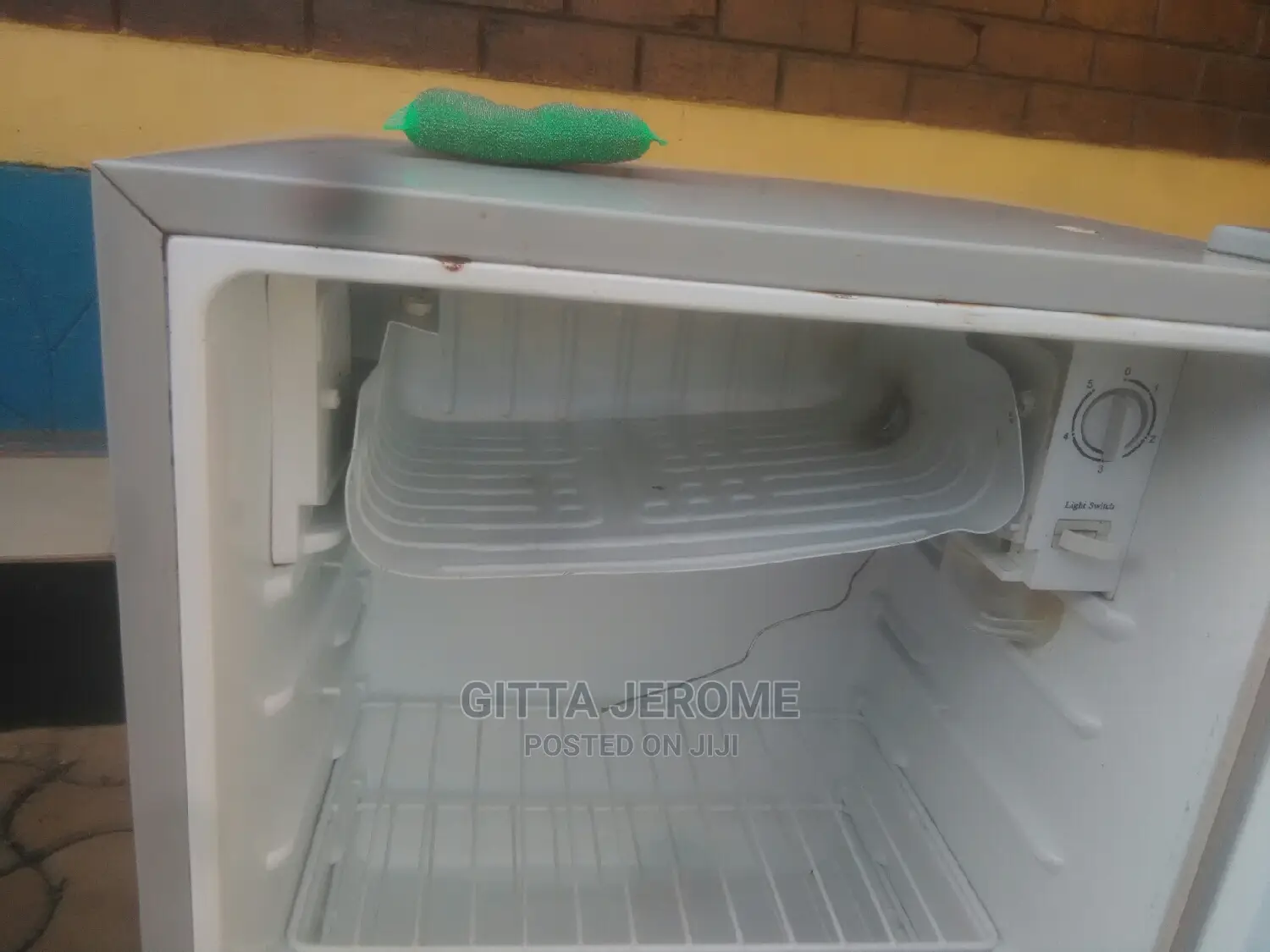 Professional Fridge Repair and Refrigerant Gas Filling