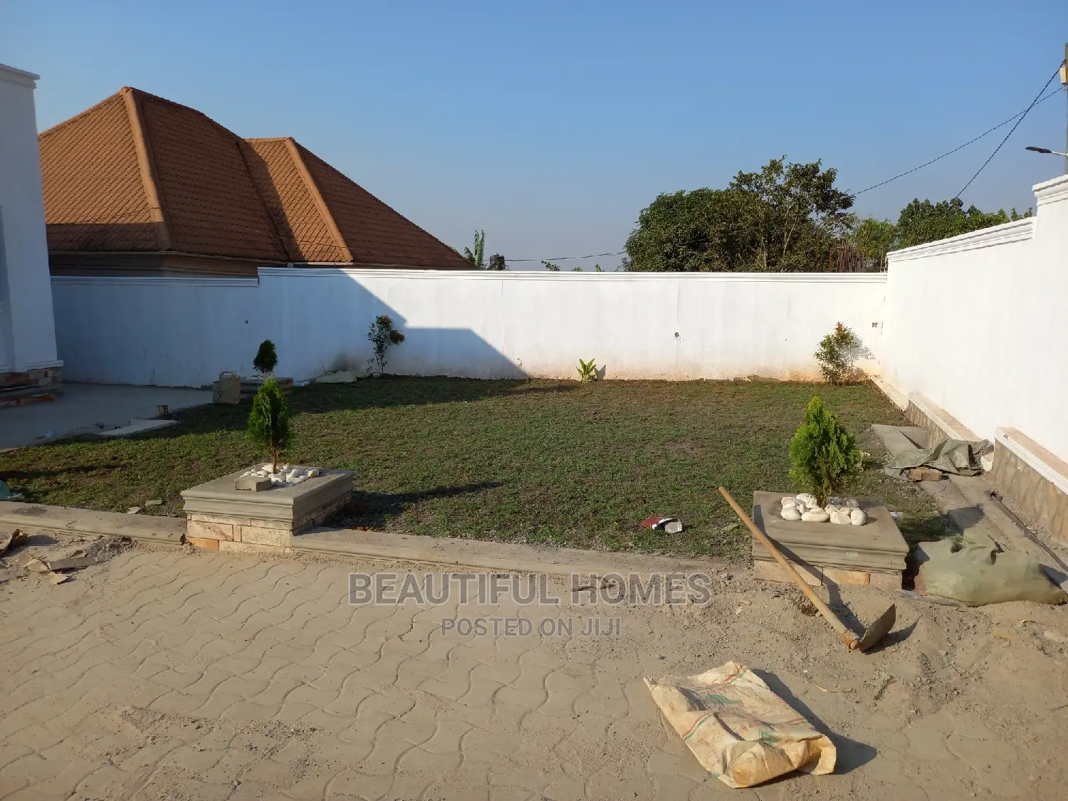 Furnished 4bdrm Bungalow in Kira for Sale