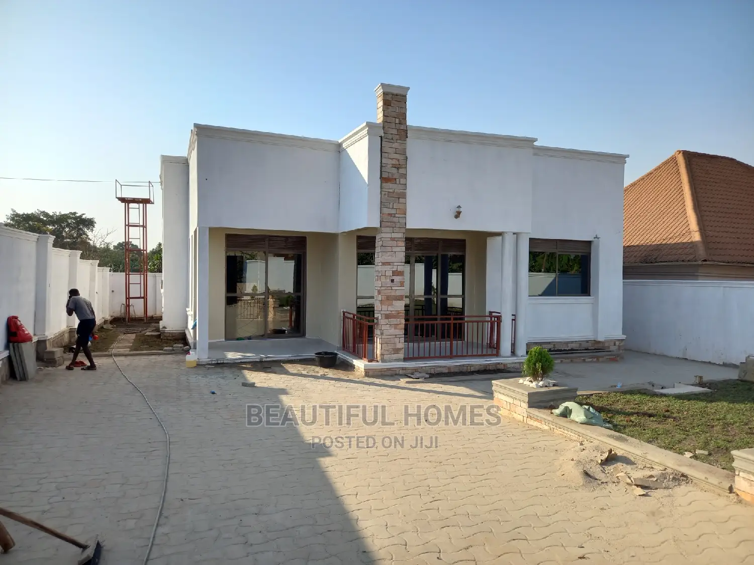 Furnished 4bdrm House in Kira for Sale