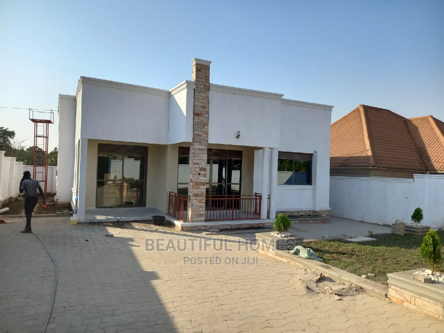 Furnished 4bdrm House in Kira for Sale