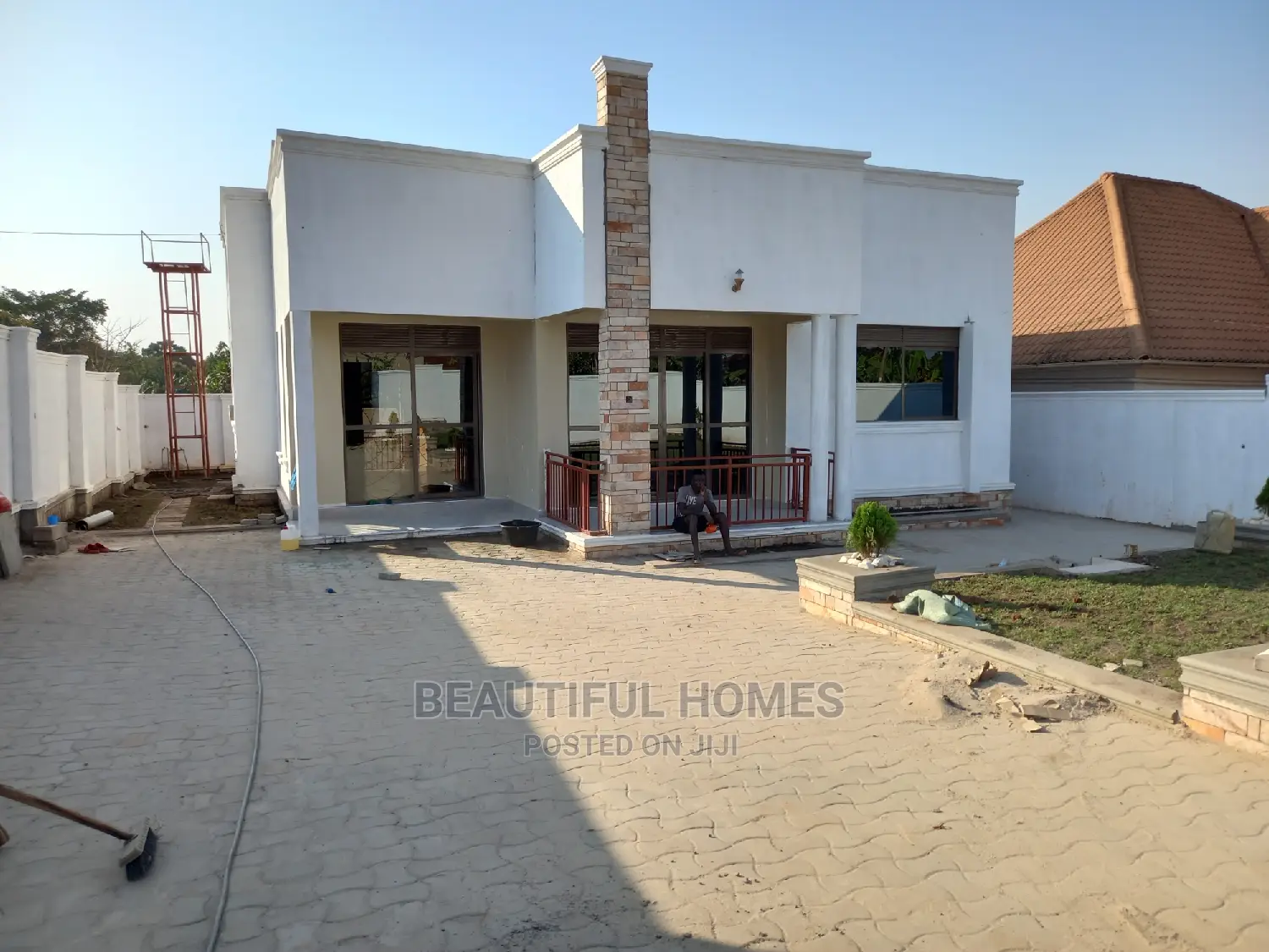 Furnished 4bdrm House in Kira for Sale