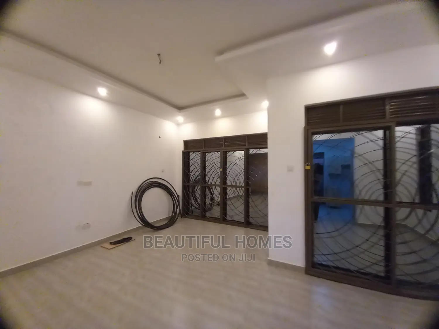 Furnished 4bdrm House in Kira for Sale