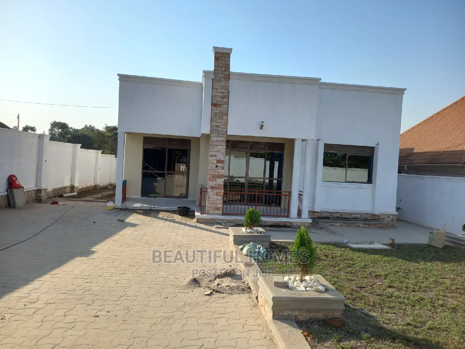 Furnished 4bdrm House in Kira for Sale