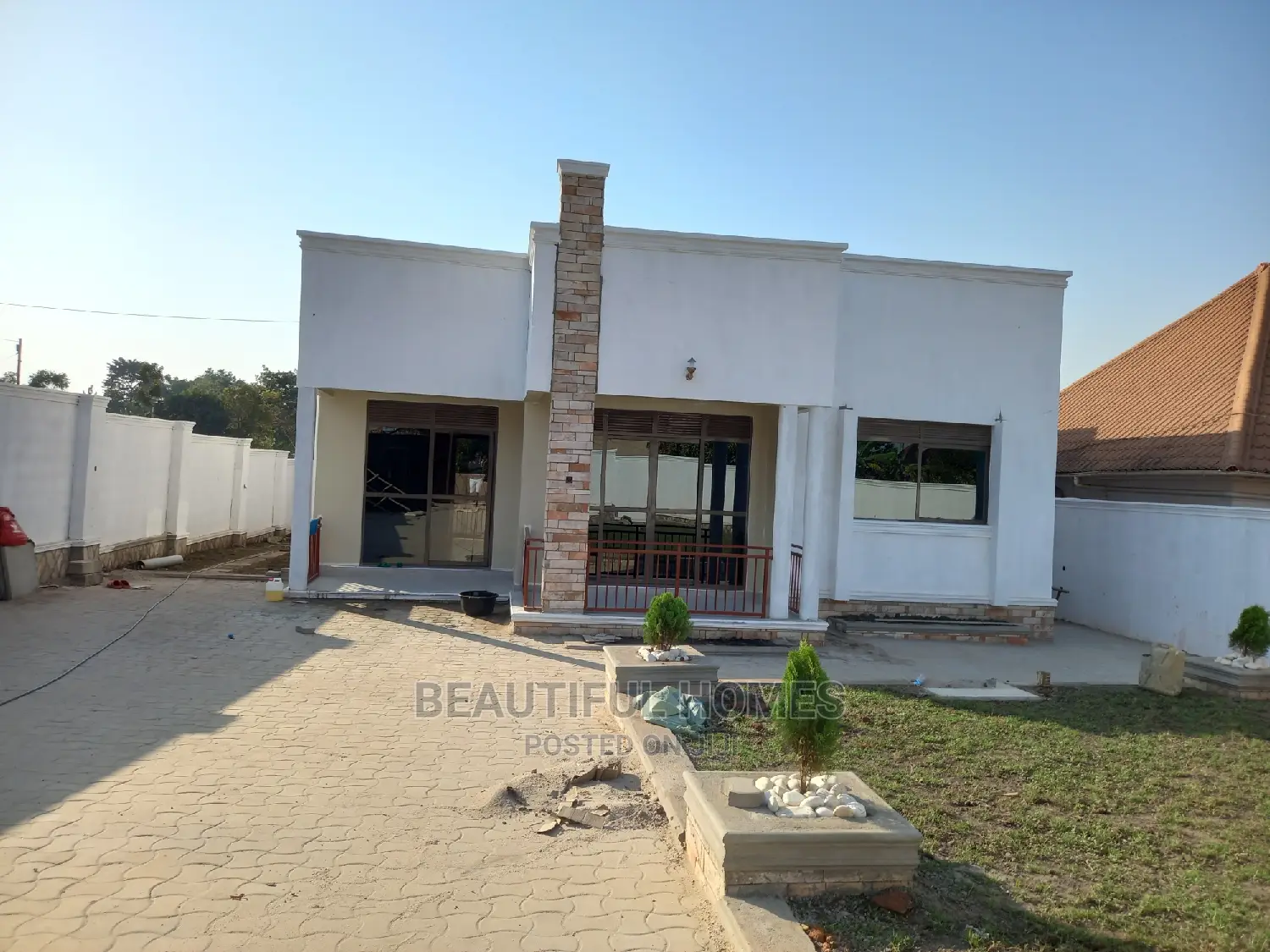 Furnished 4bdrm House in Kira for Sale