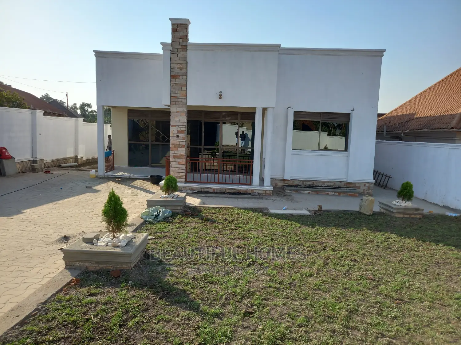 Furnished 4bdrm House in Kira for Sale