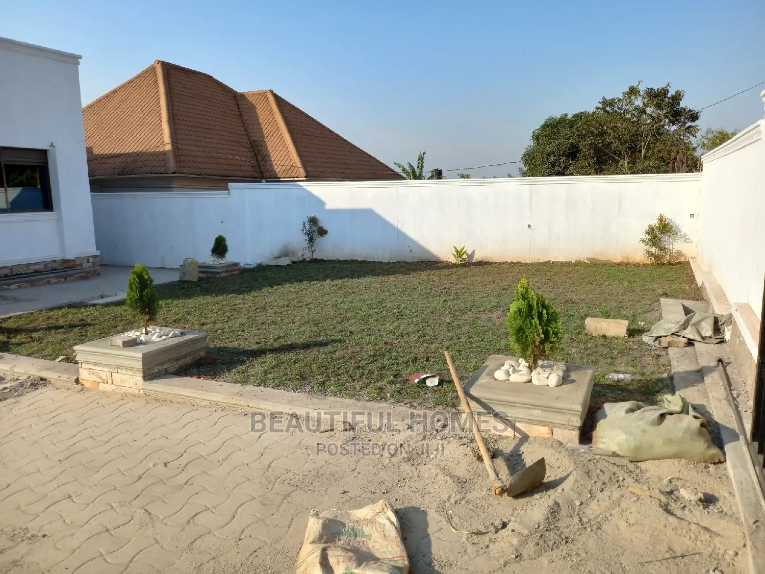 Furnished 4bdrm Maisonette in Kira for Sale