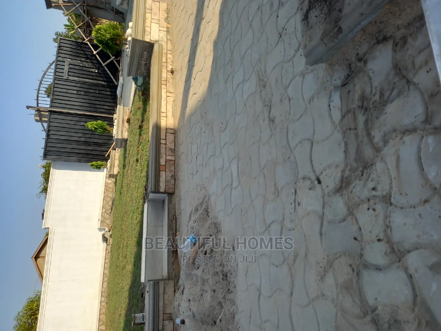 Furnished 4bdrm Maisonette in Kira for Sale