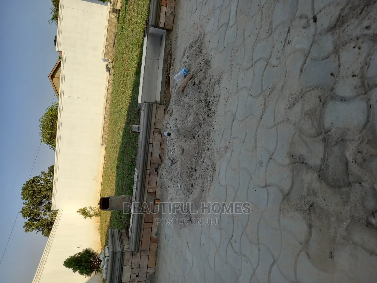 Furnished 4bdrm Maisonette in Kira for Sale