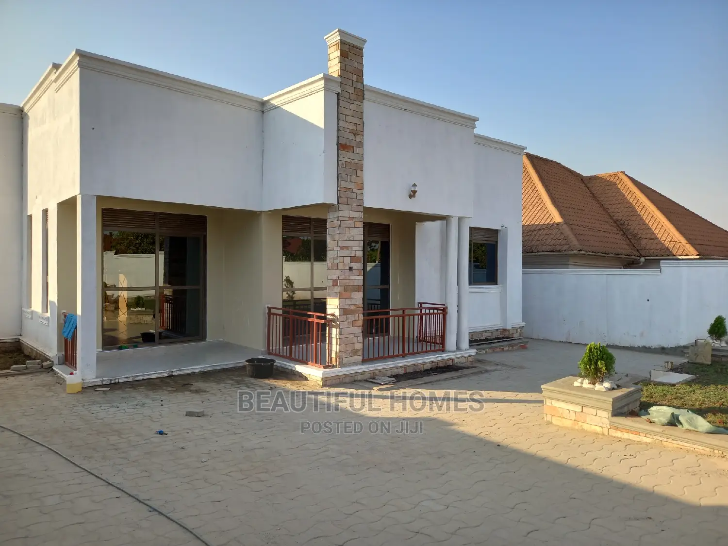 Furnished 4bdrm House in Kira for Sale