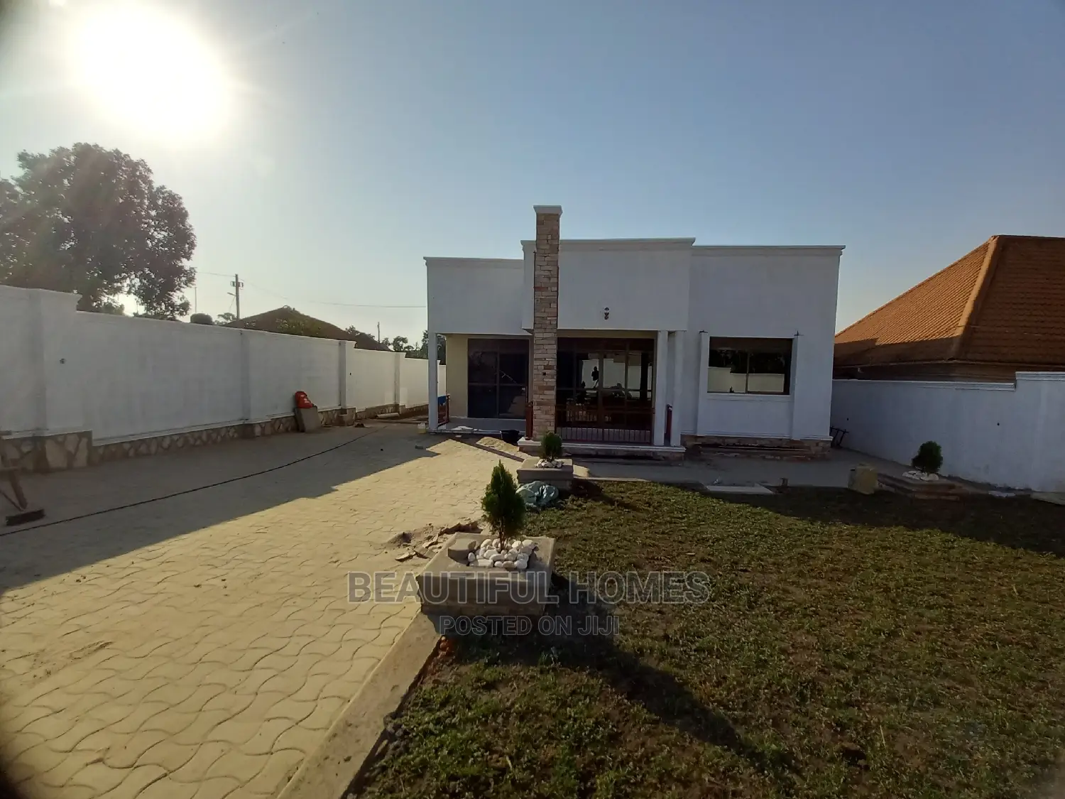 Furnished 4bdrm House in Kira for Sale