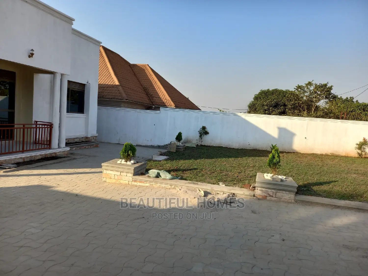 Furnished 4bdrm House in Kira for Sale
