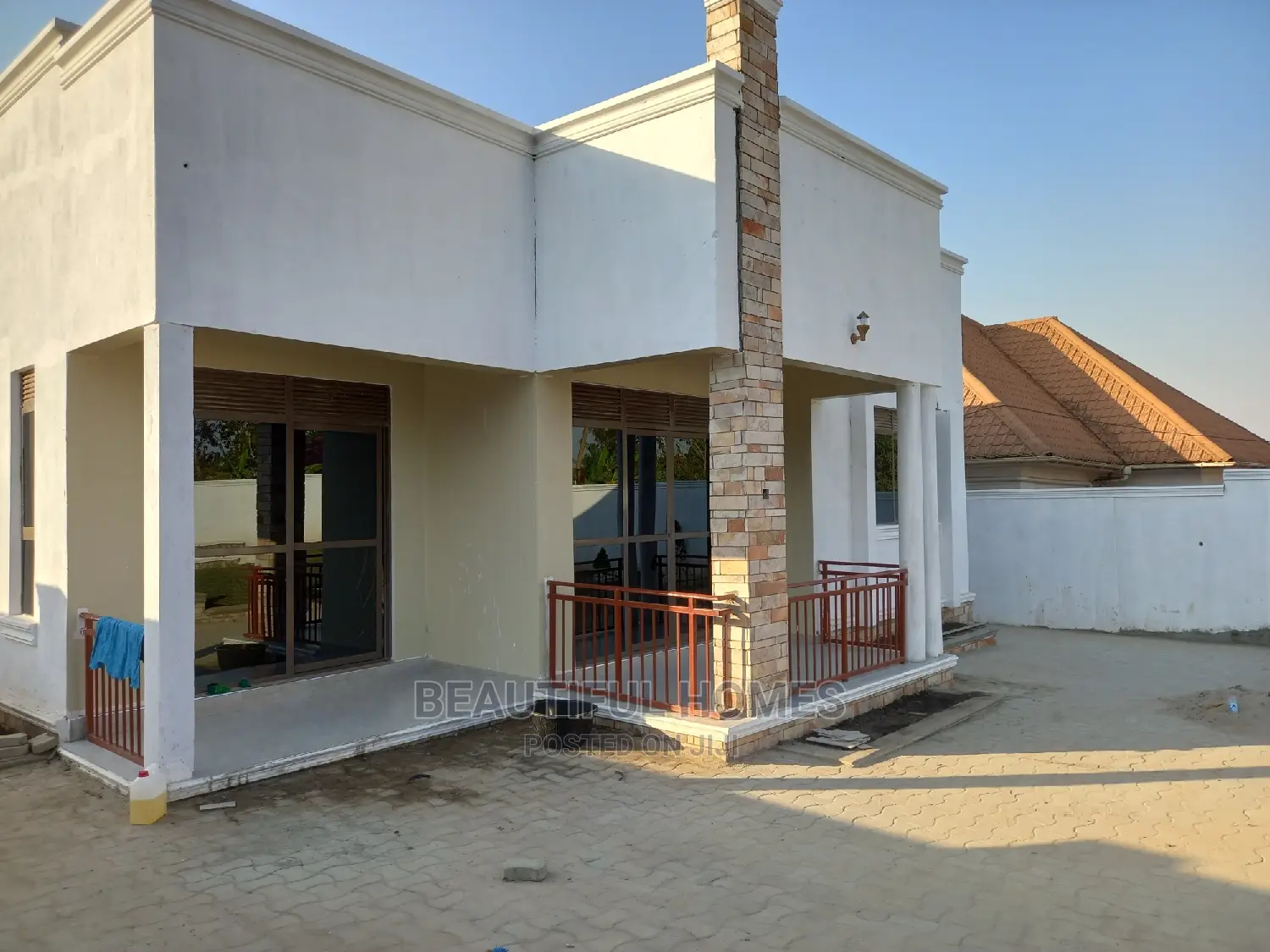 Furnished 4bdrm House in Kira for Sale