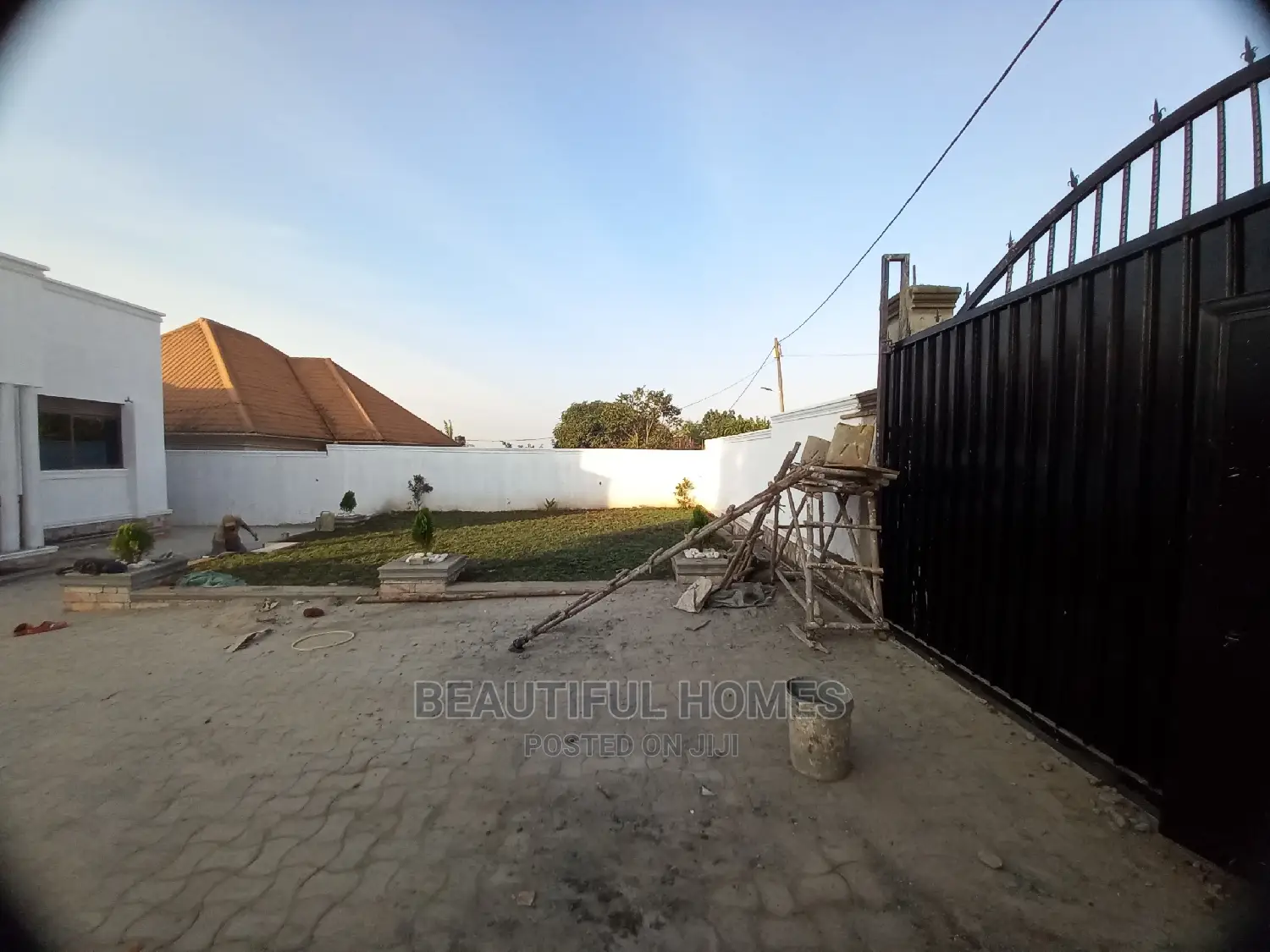 Furnished 4bdrm Bungalow in Kira for Sale