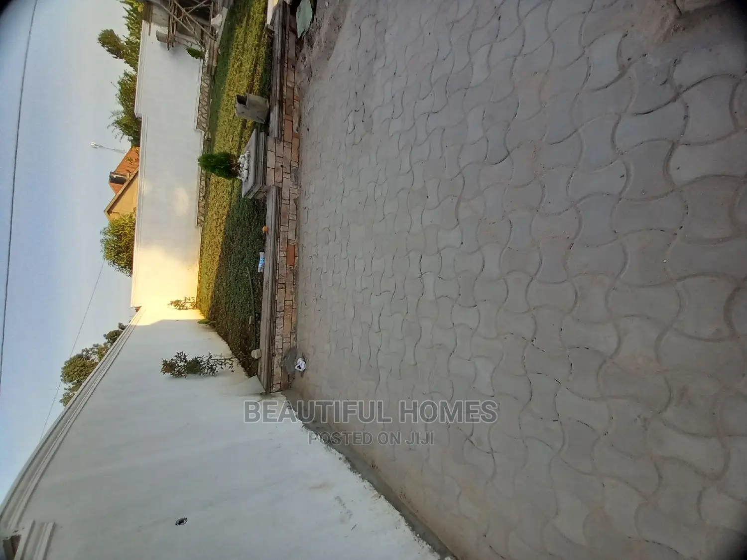 Furnished 4bdrm Bungalow in Kira for Sale