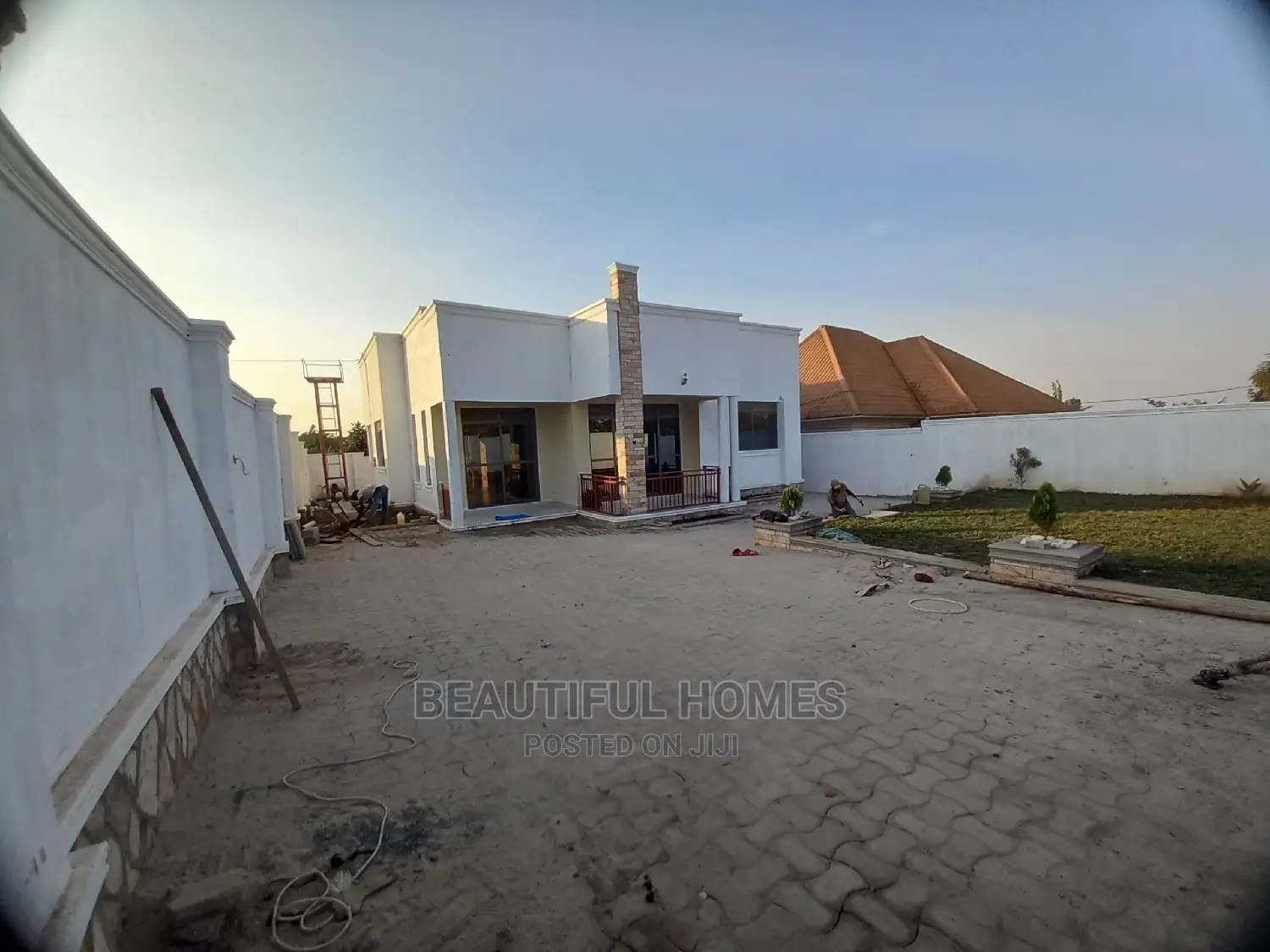 Furnished 4bdrm Bungalow in Kira for Sale