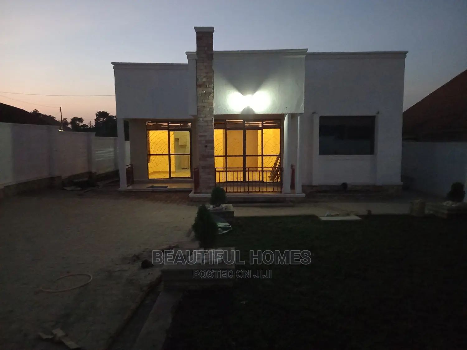 Furnished 4bdrm Bungalow in Kira for Sale