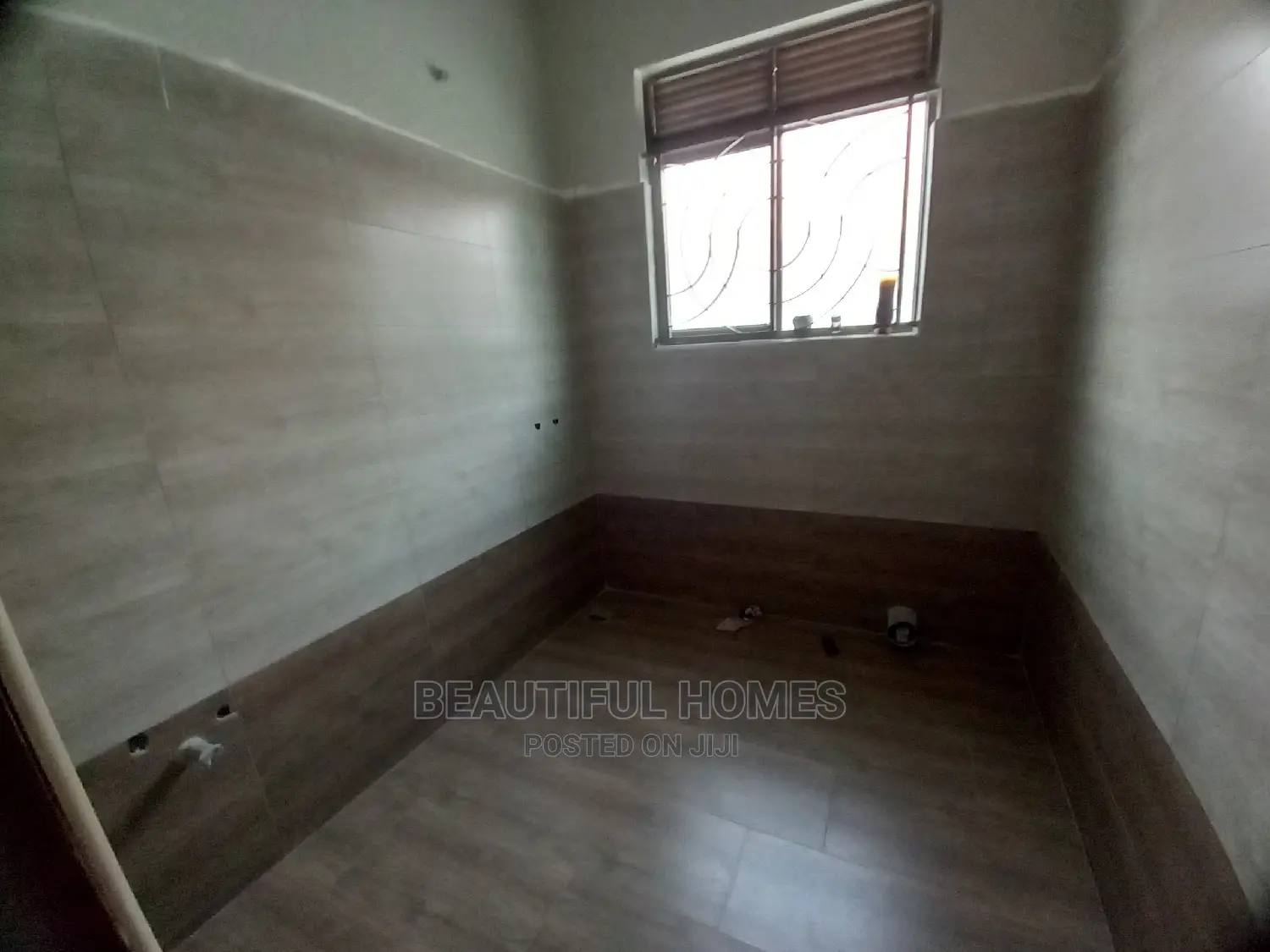 Furnished 4bdrm Bungalow in Kira for Sale