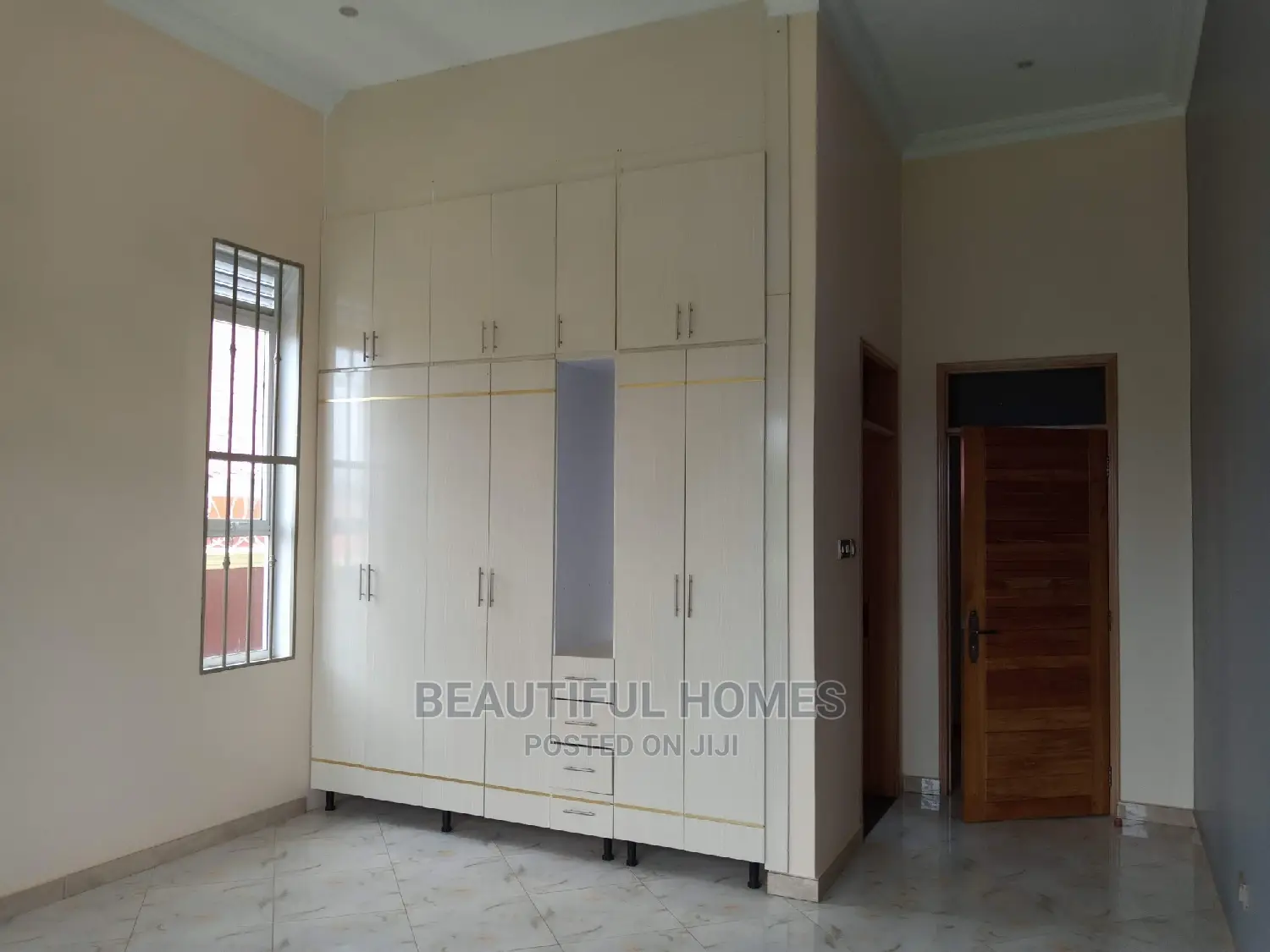 Furnished 4bdrm Bungalow in Kira for Sale