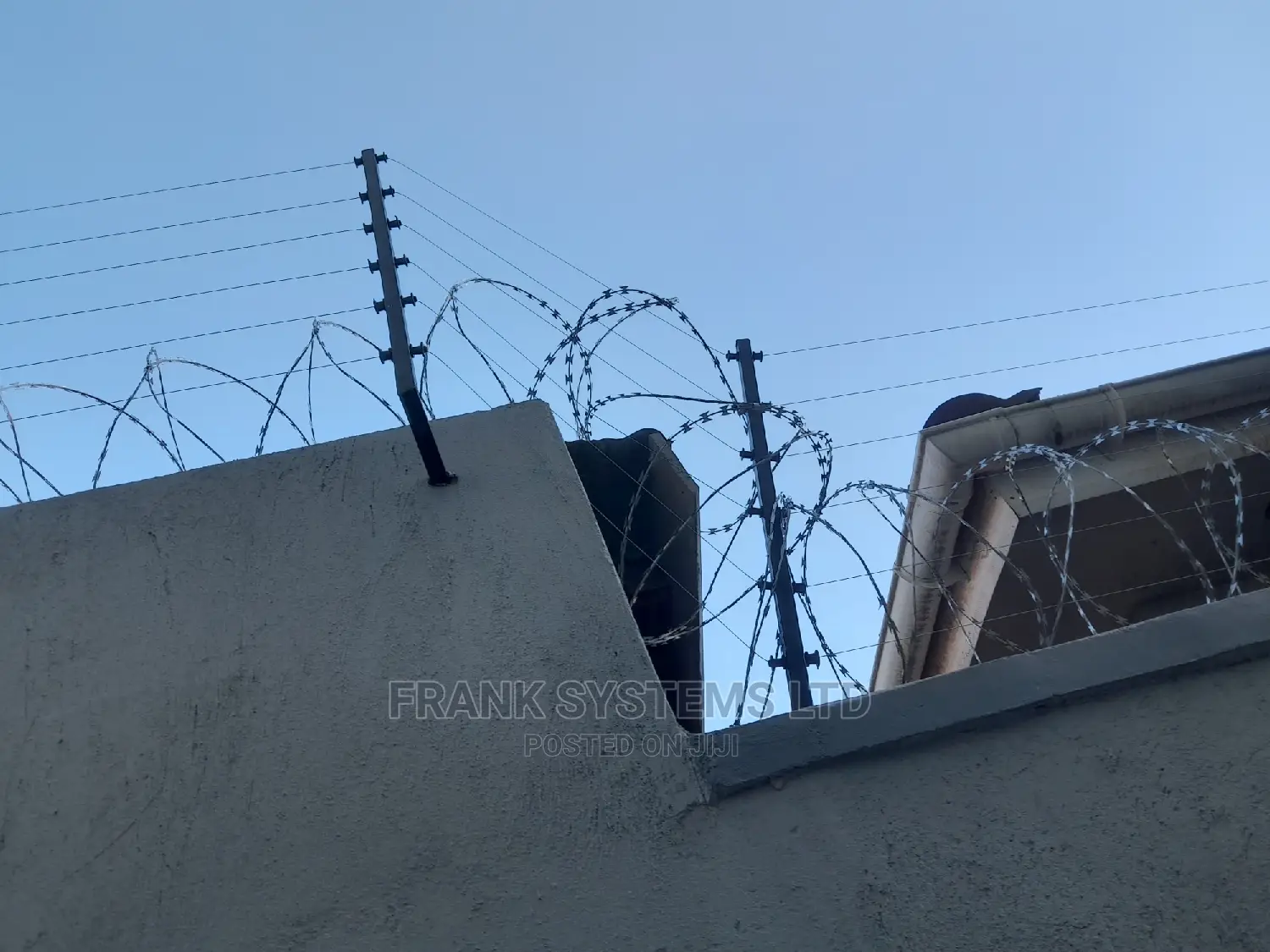 Electric Fence System. W Insulation
