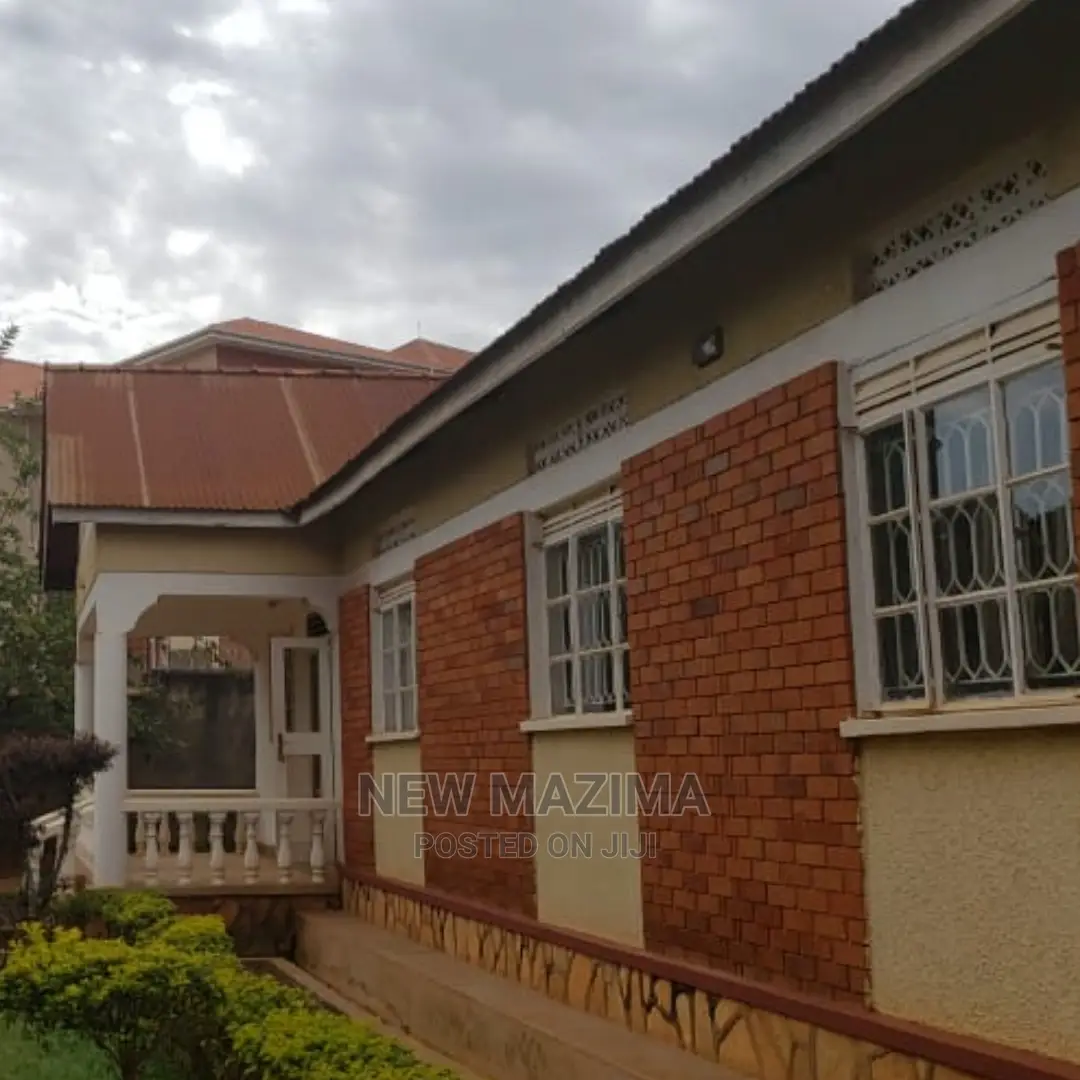 4bdrm House in Nsambya, Central Division for Sale