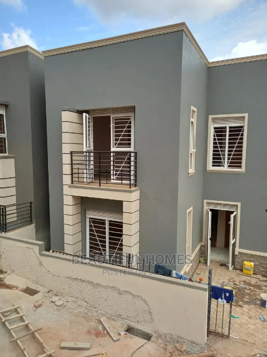 Furnished 4bdrm Duplex in Kira Tarmacked for Sale