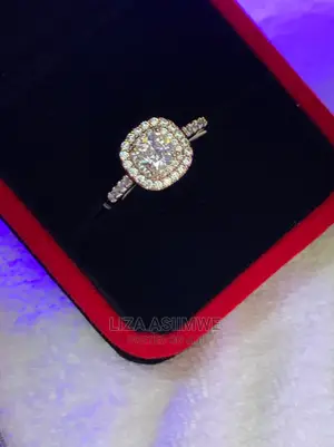 Engagement Rings Available With the Ring Box at a Good Price