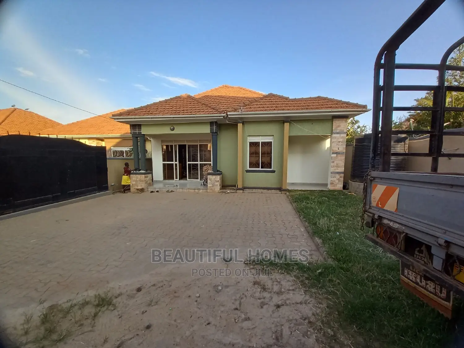 Furnished 4bdrm House in Kira Tarmacked for Sale