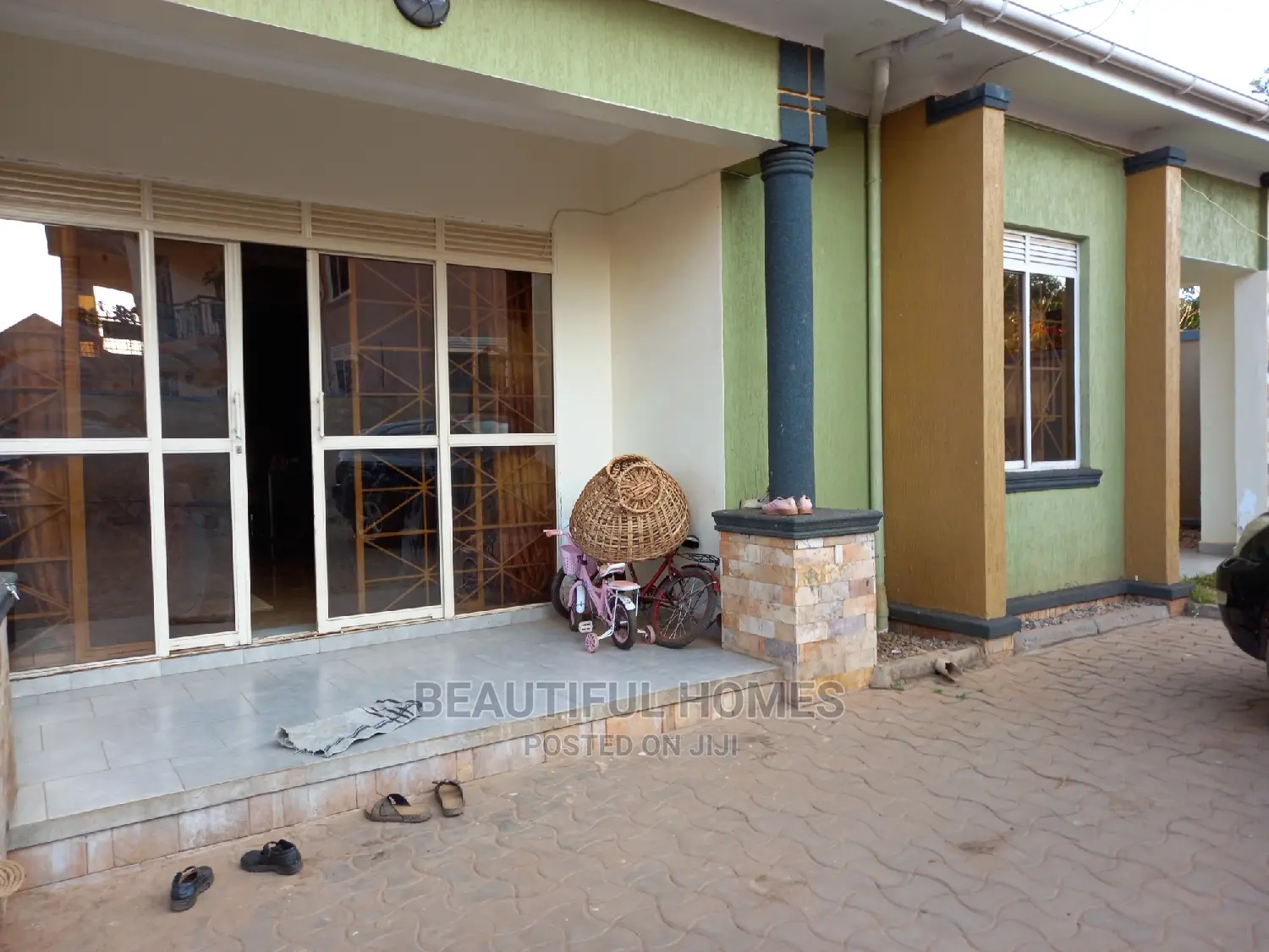 Furnished 4bdrm House in Kira Tarmacked for Sale