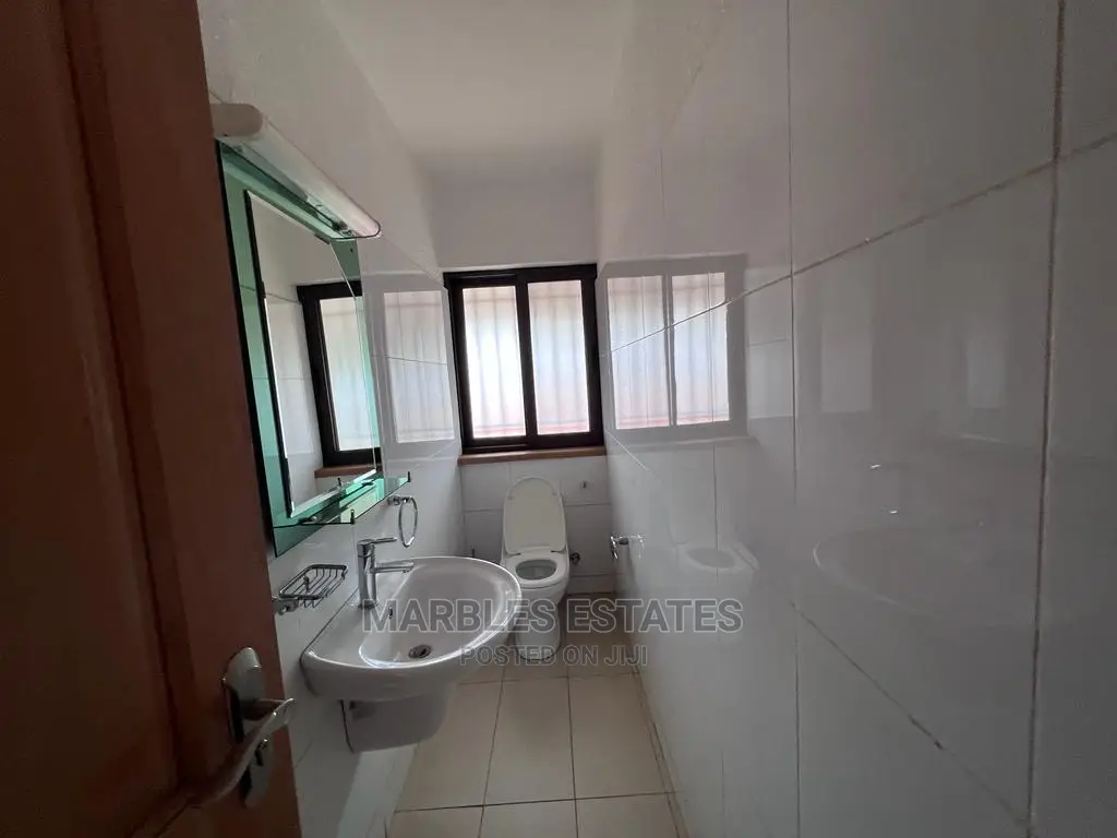 Furnished 4bdrm Penthouse in Central Division for Rent