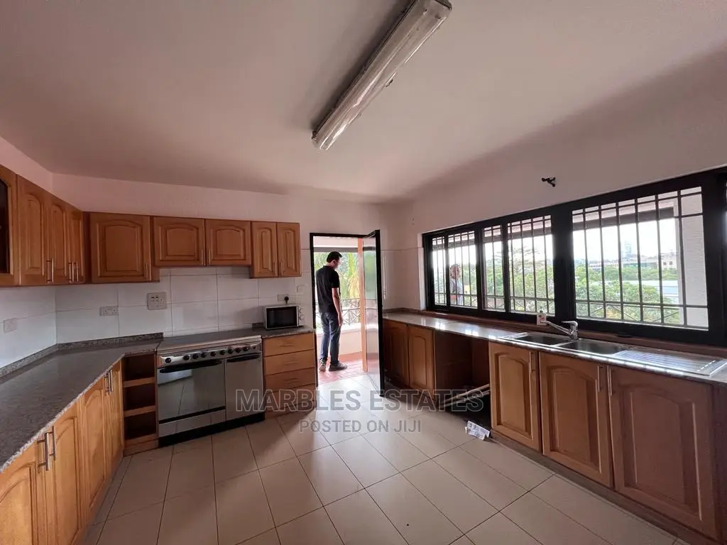 Furnished 4bdrm Penthouse in Central Division for Rent