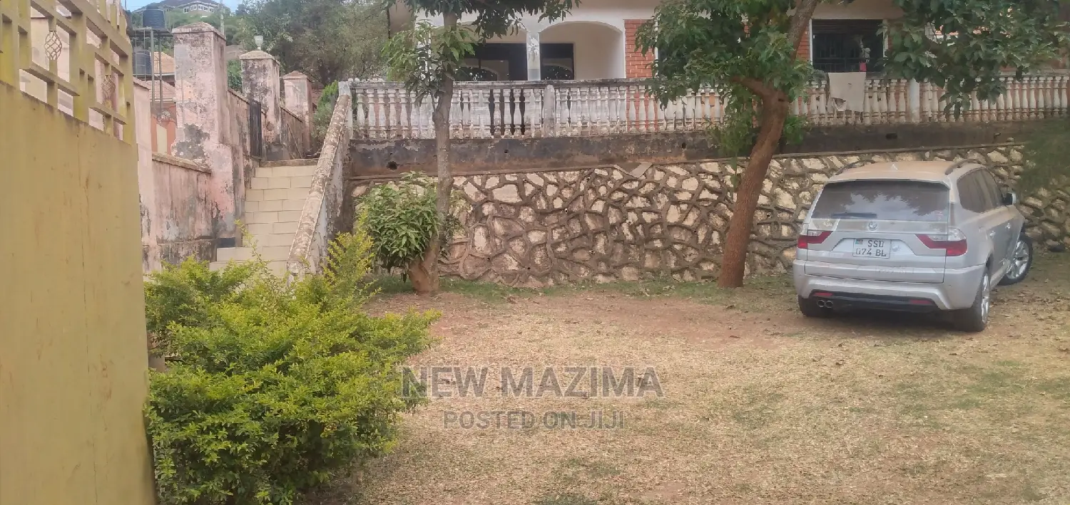 3bdrm Bungalow in Buziga Konge, Central Division for Sale