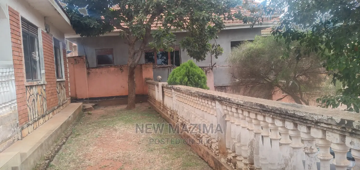 3bdrm Bungalow in Buziga Konge, Central Division for Sale