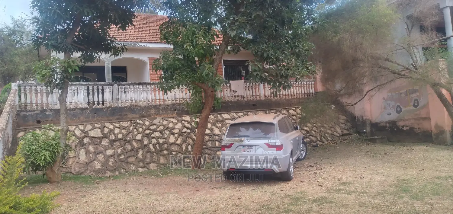 3bdrm Bungalow in Buziga Konge, Central Division for Sale