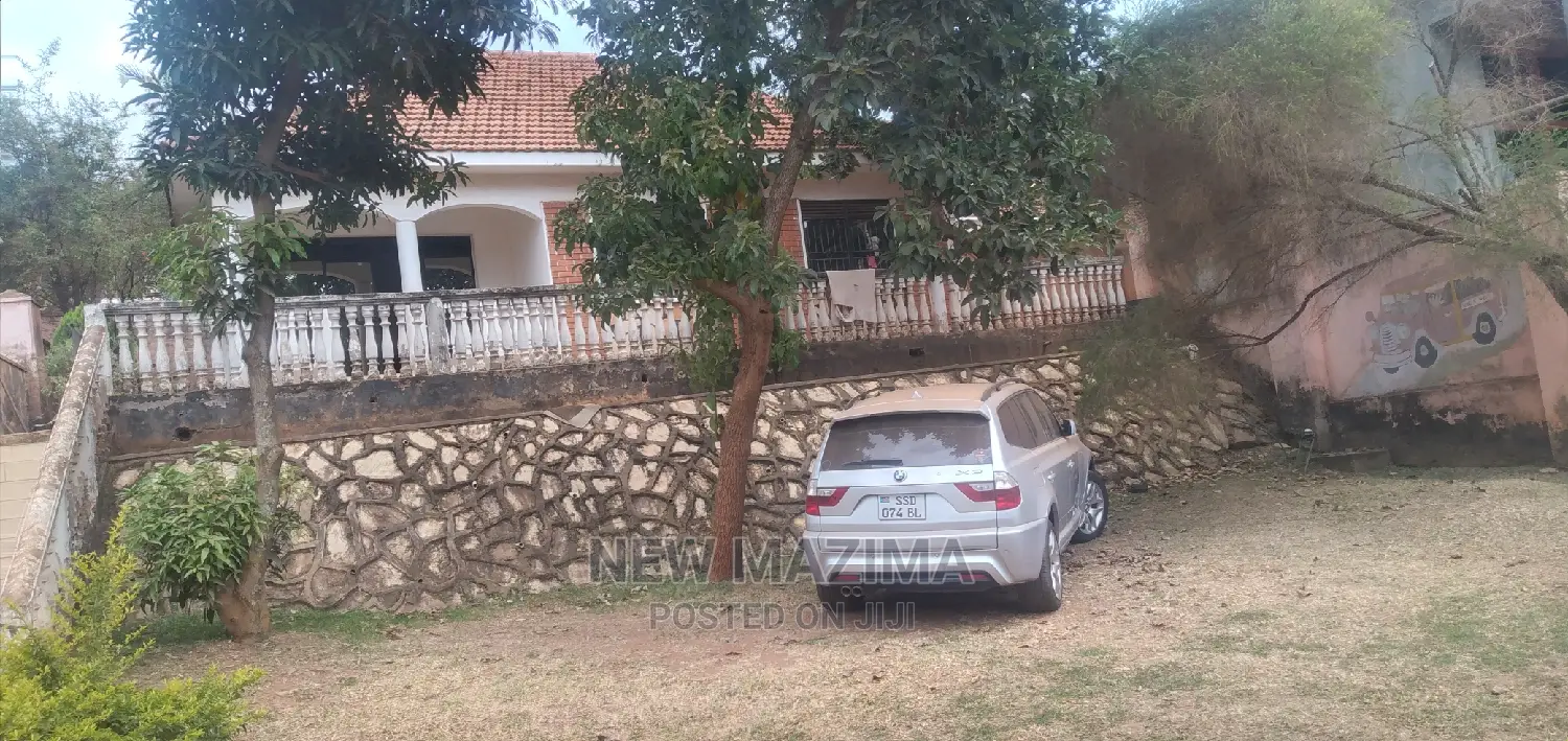 3bdrm Bungalow in Buziga Konge, Central Division for Sale