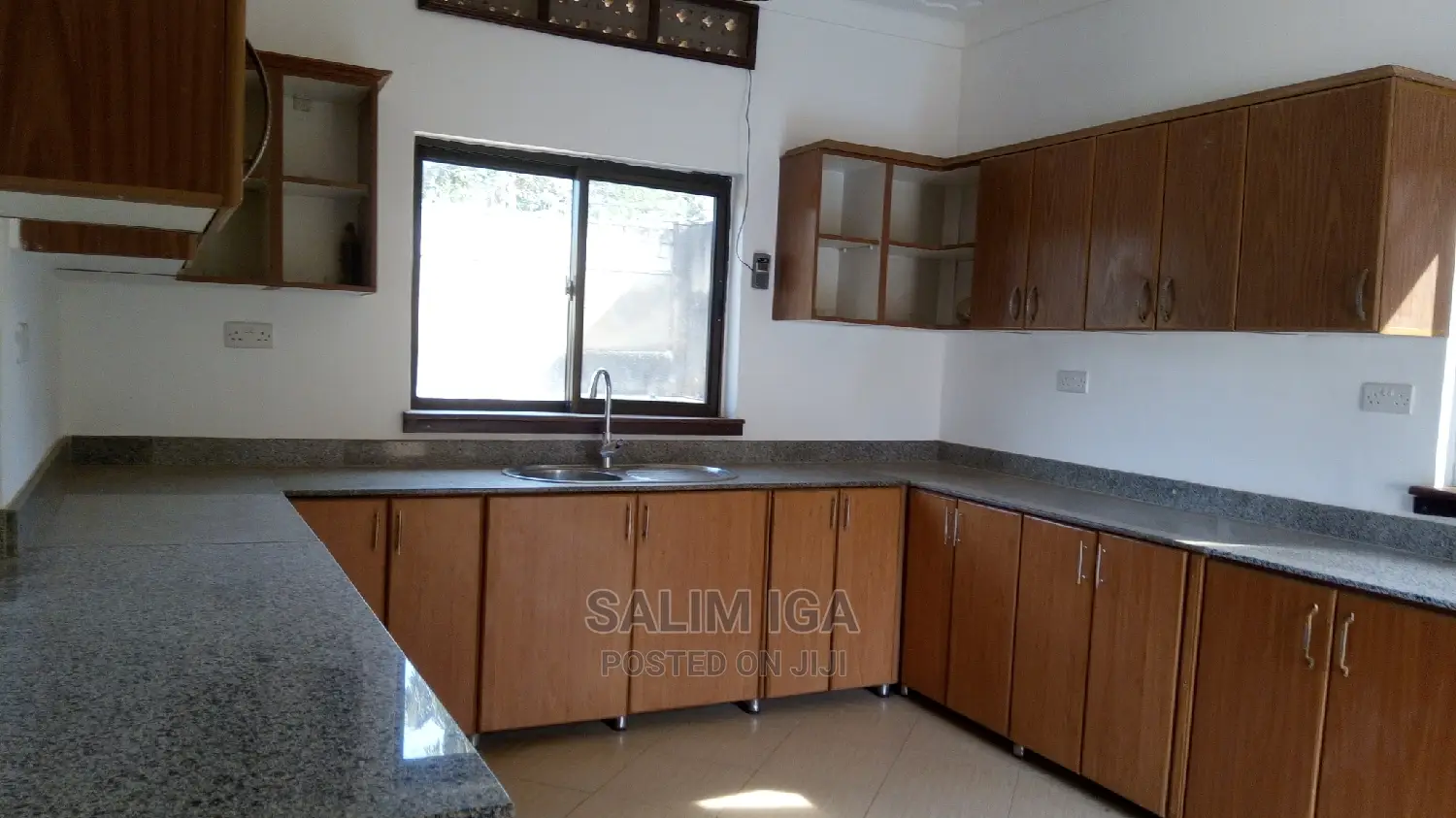 3bdrm Bungalow in Kololo Property, Central Division for Rent