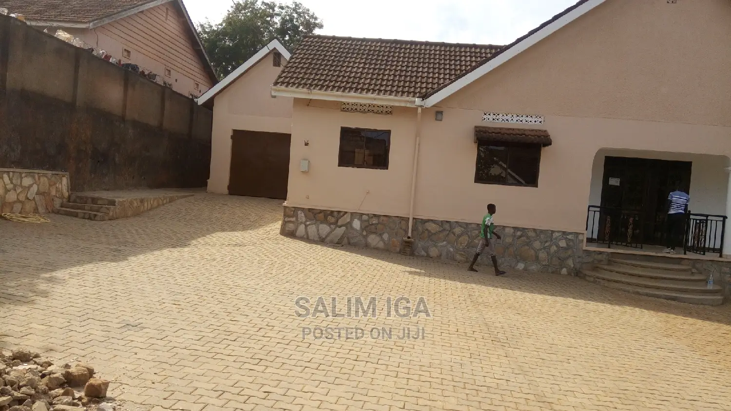 3bdrm Bungalow in Kololo Property, Central Division for Rent