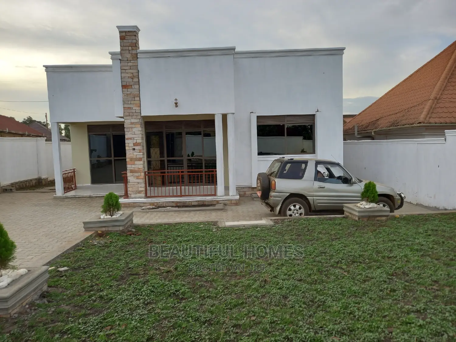 Furnished 4bdrm House in Kira for Sale