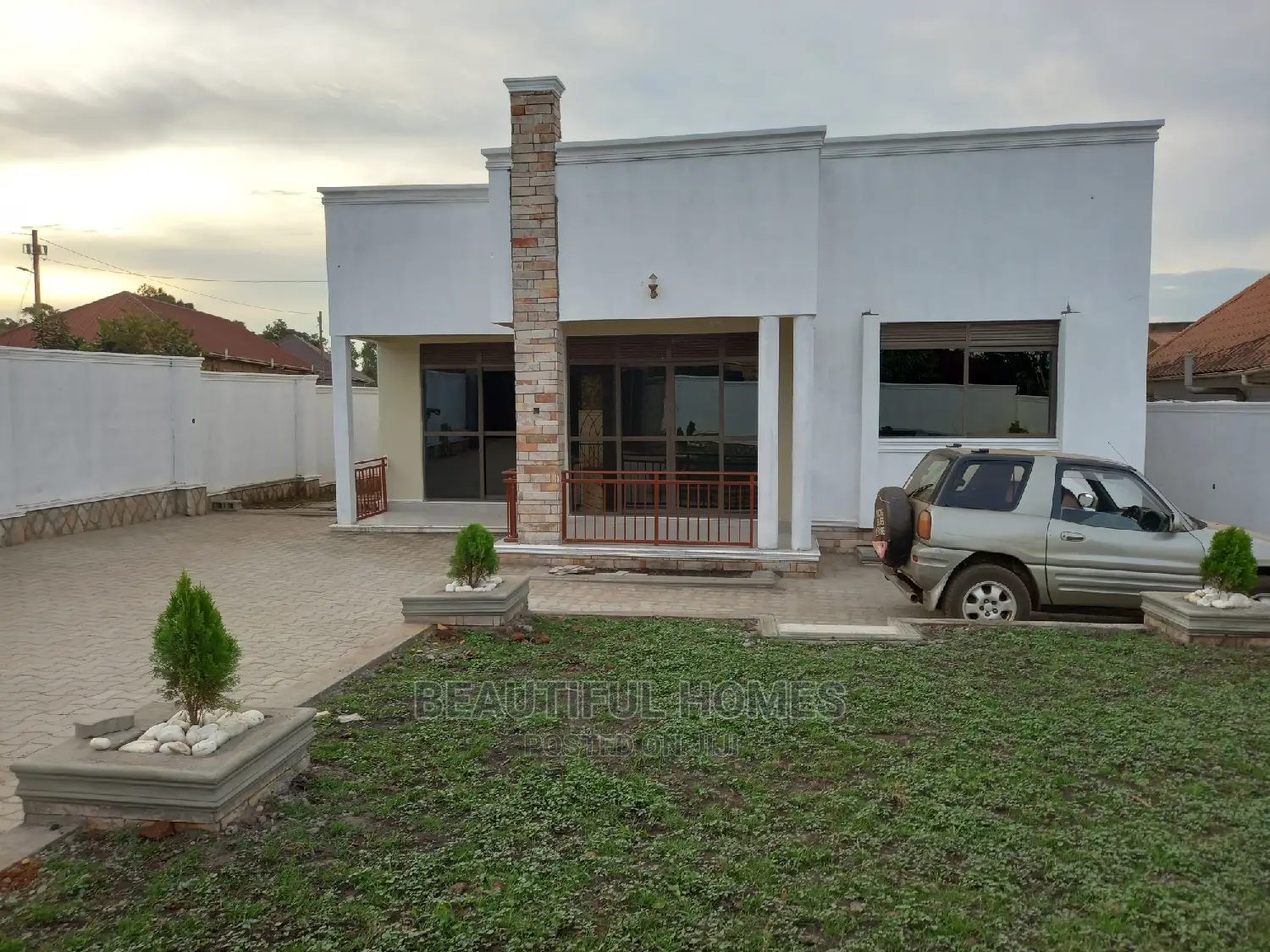 Furnished 4bdrm House in Kira for Sale