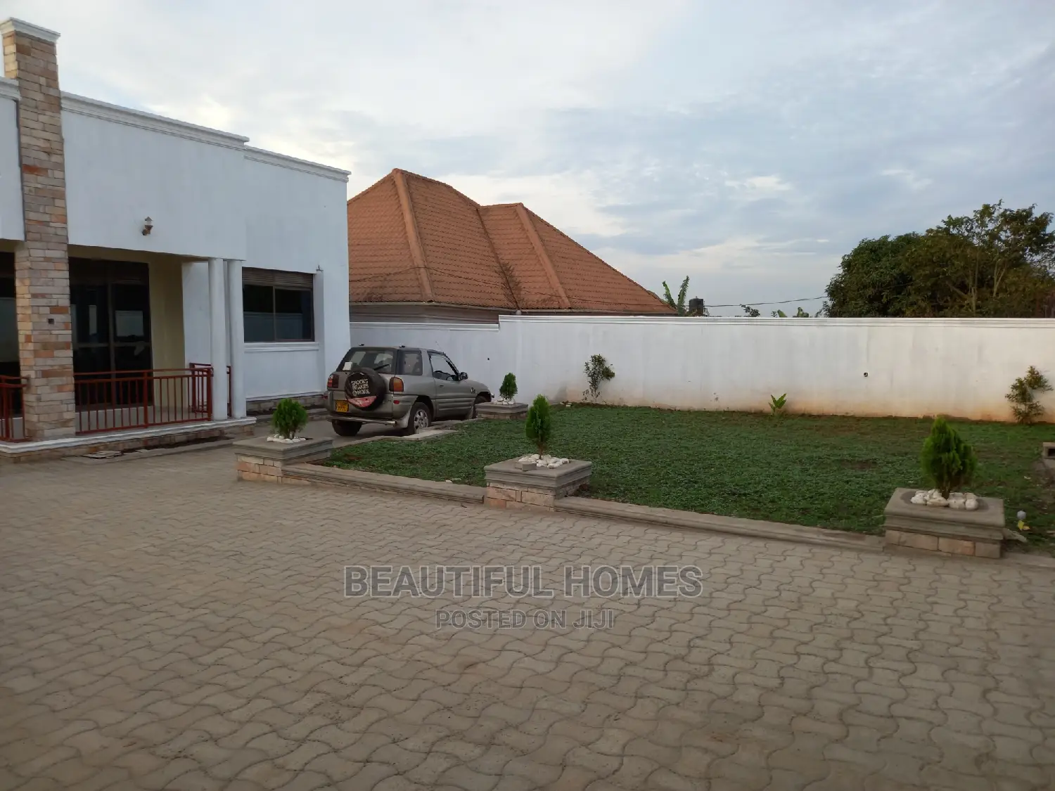 Furnished 4bdrm House in Kira for Sale