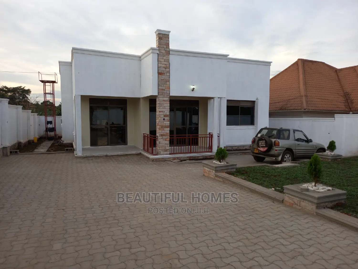 Furnished 4bdrm Bungalow in Kira for Sale