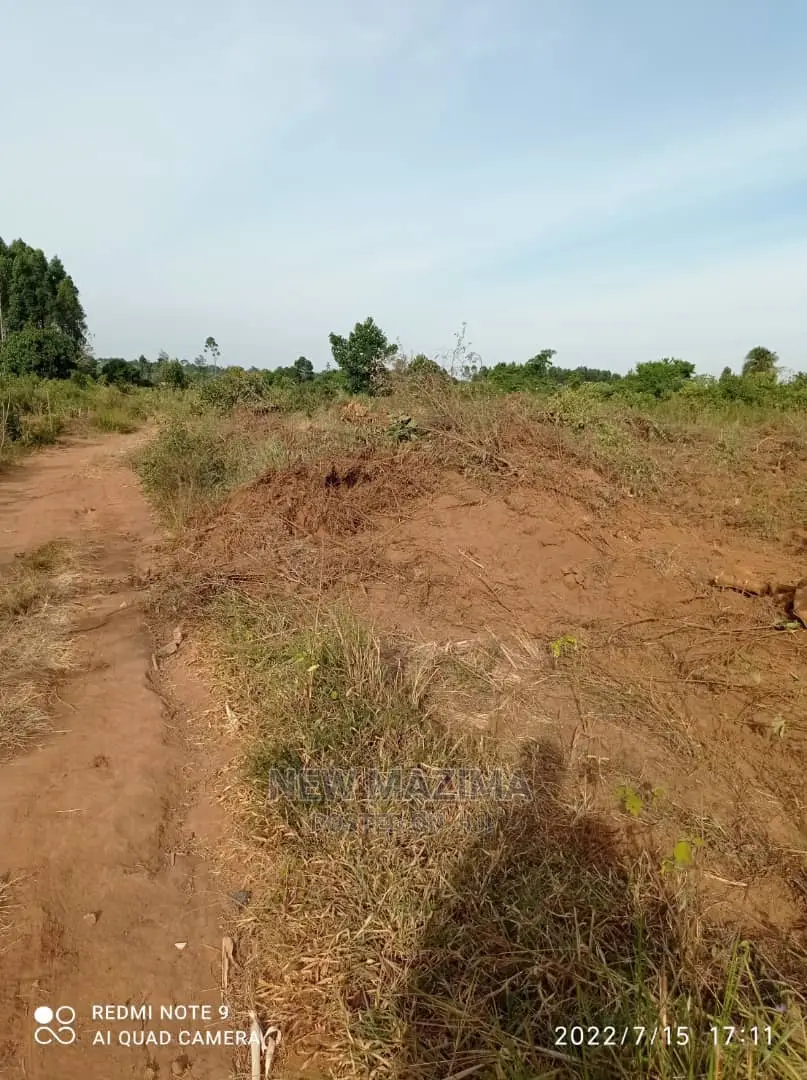 Very Nice Plots on Quicksale in Kamengo With Lake View