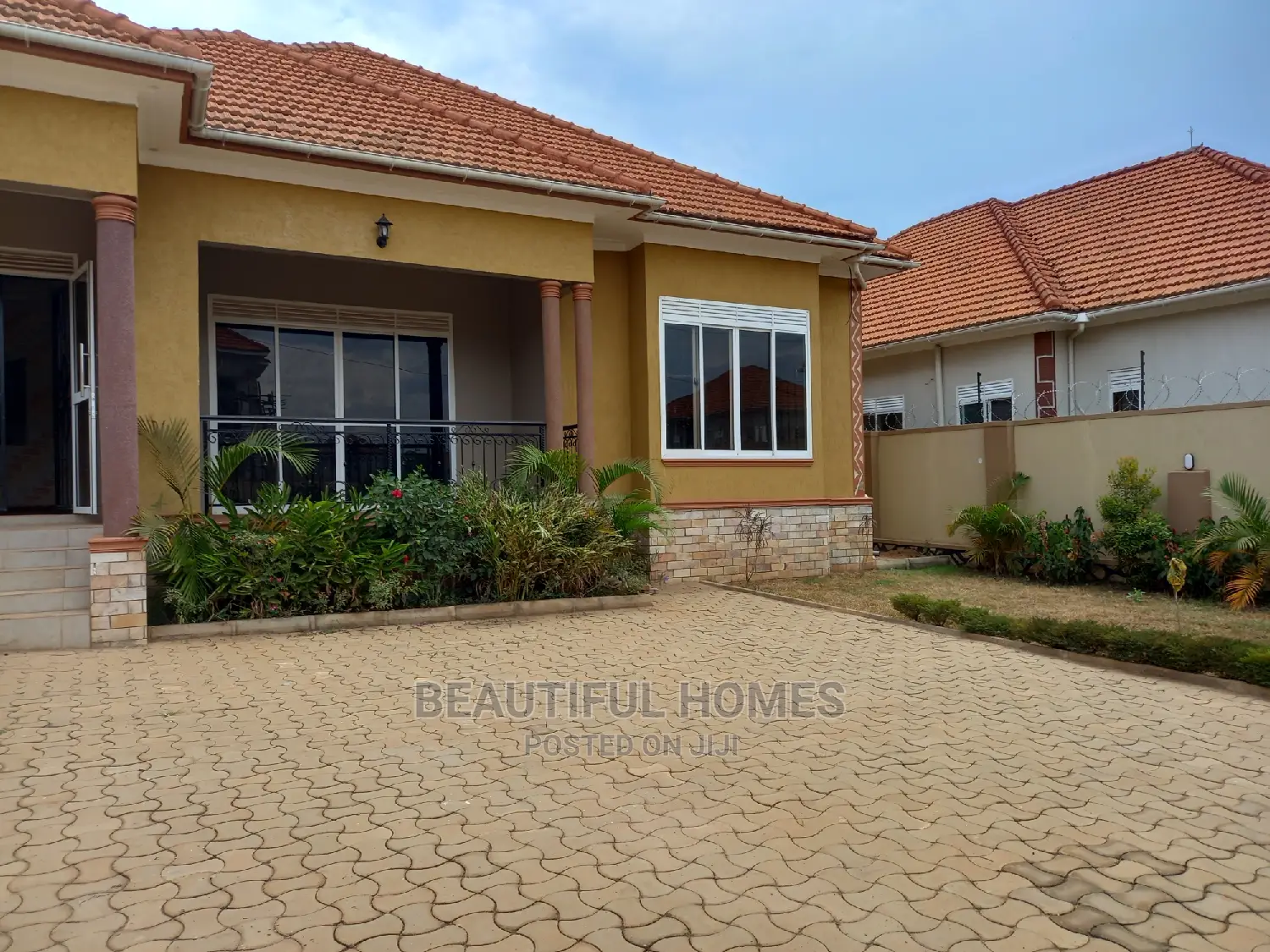 Furnished 4bdrm Bungalow in Kira for Sale